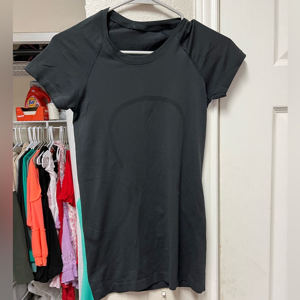 Black lululemon top, size 6